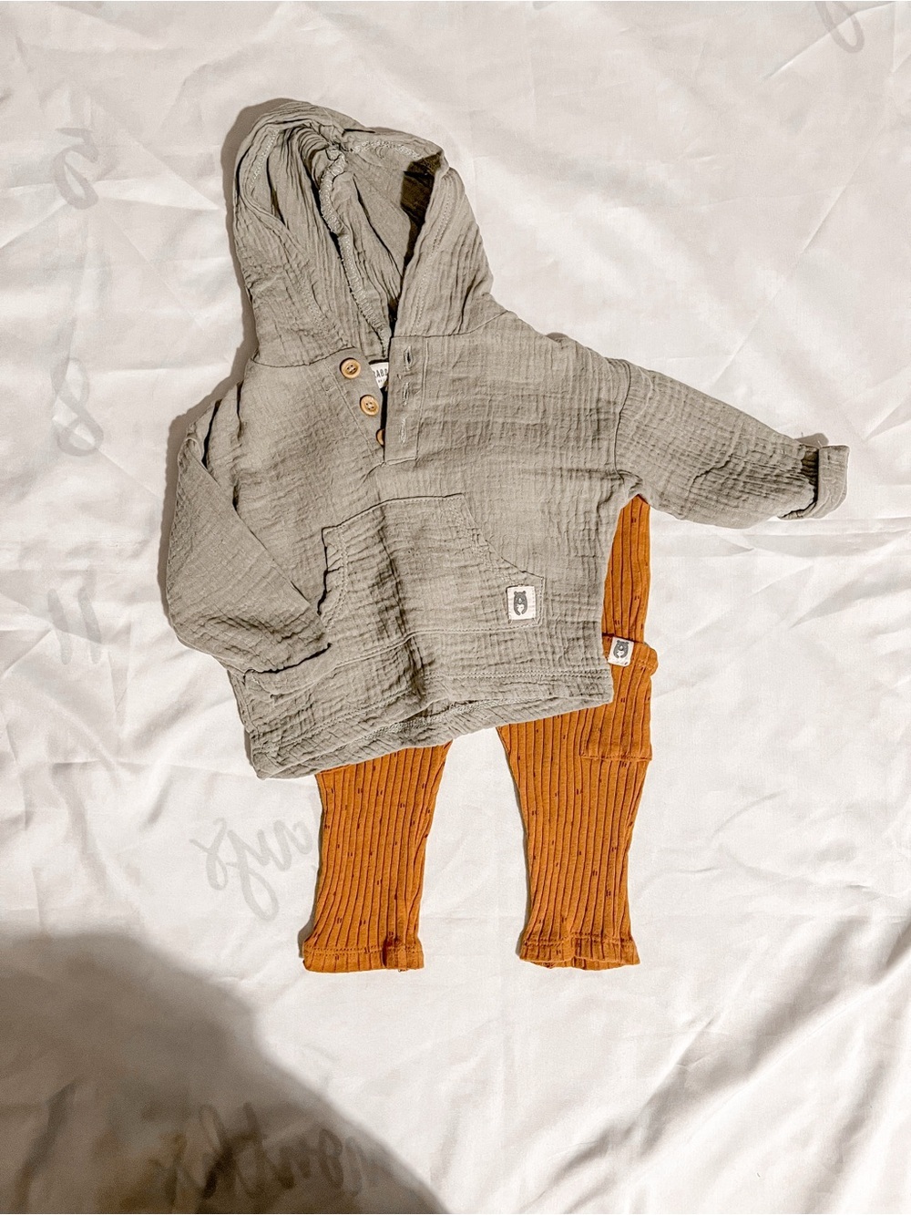 Rabbit + Bear Neutral Hooded Gauze Top with Rust Ribbed Leggings Size 3-6 Months